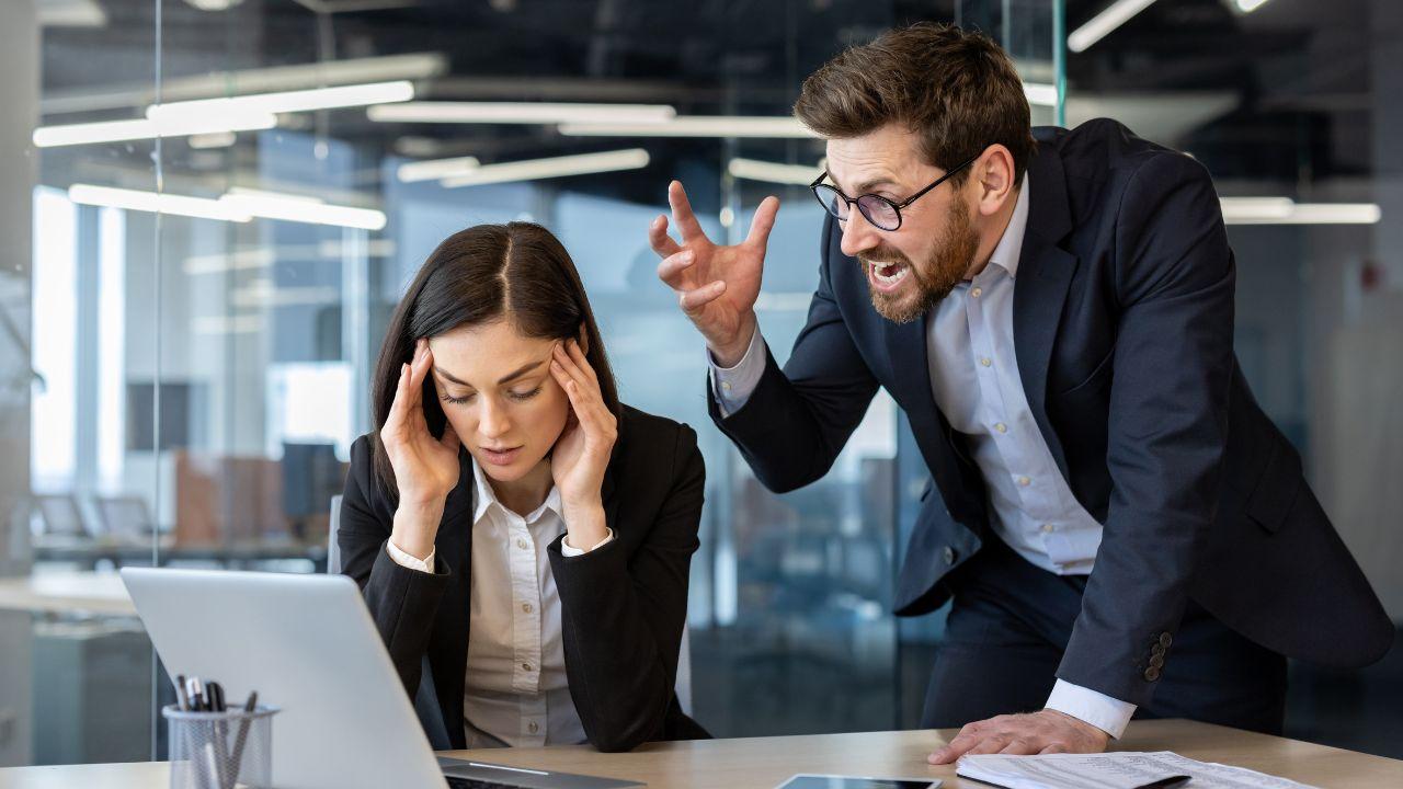 Sonhar com chefe: promoção ou problema?
