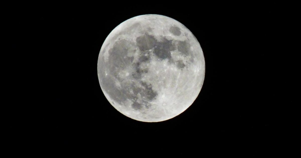Rituais Lua Cheia: 4 magias poderosas de amor e prosperidade