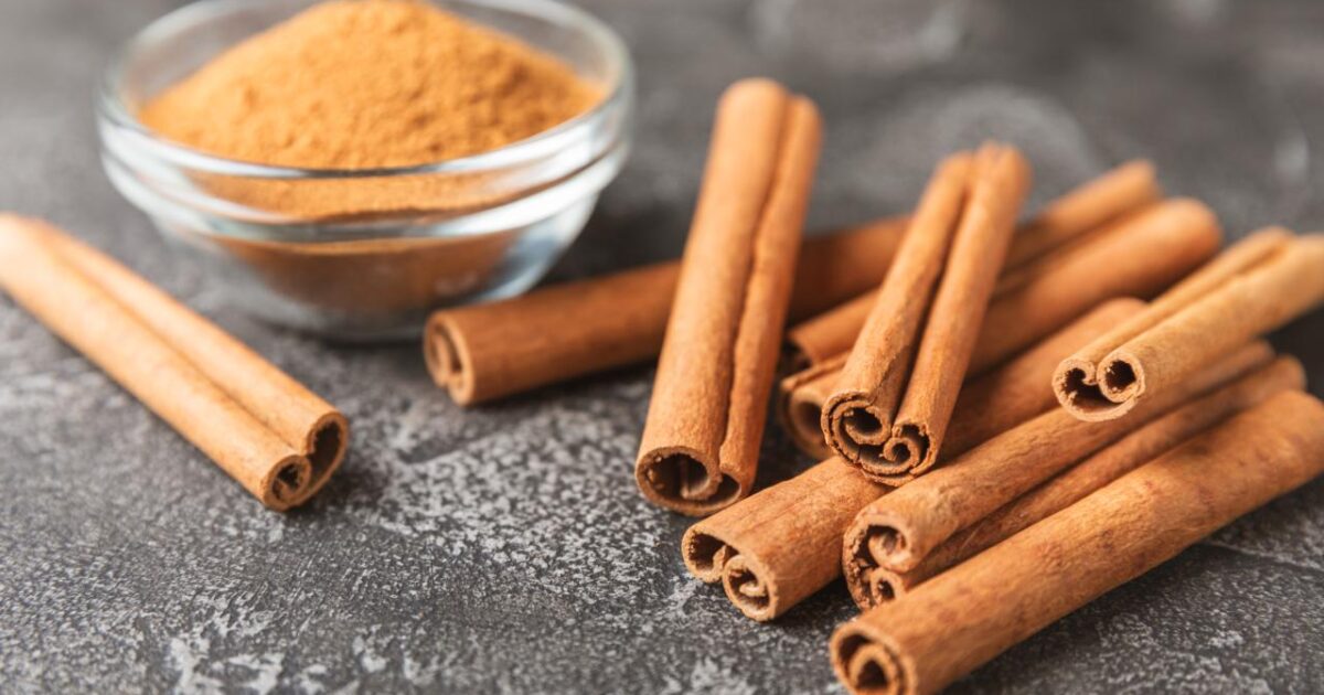 Simpatias com canela para atrair dinheiro: 3 rituais infalíveis
