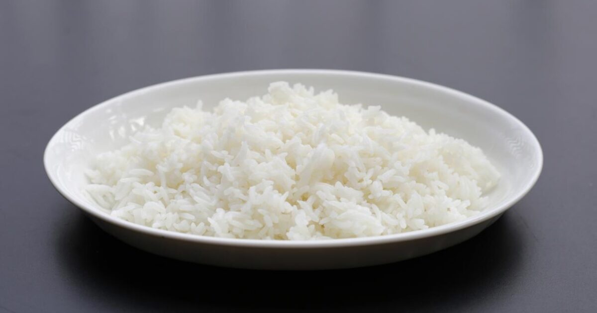 Ritual simples com arroz para atrair prosperidade e fartura
