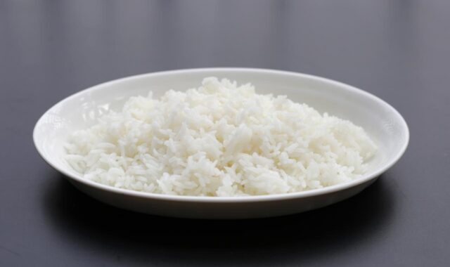Ritual simples com arroz para atrair prosperidade e fartura